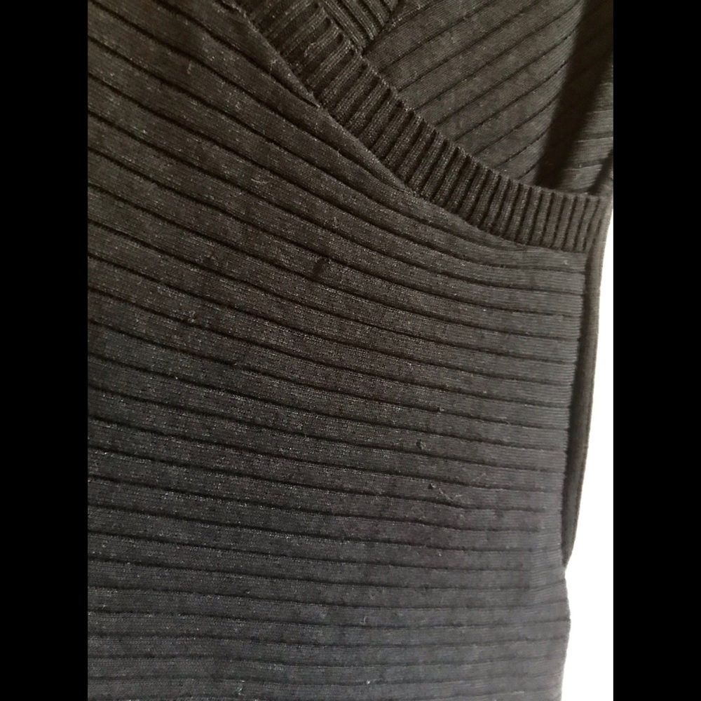 EXPRESS Wide Ribbed Surplice Fitted Sweater - Picture 4 of 8